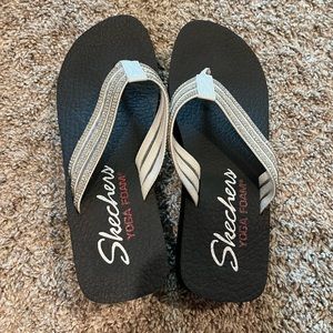 Black and bling flip flops. Skechers.8.